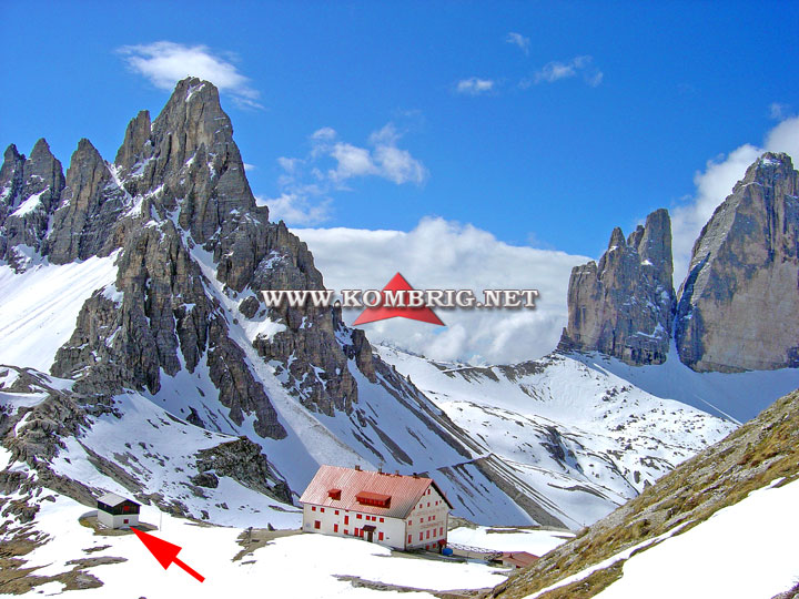 Зимовье и приют Локателли (Rifugio A. Locatelli) прямо напротив Тре Чиме ди Лаваредо
